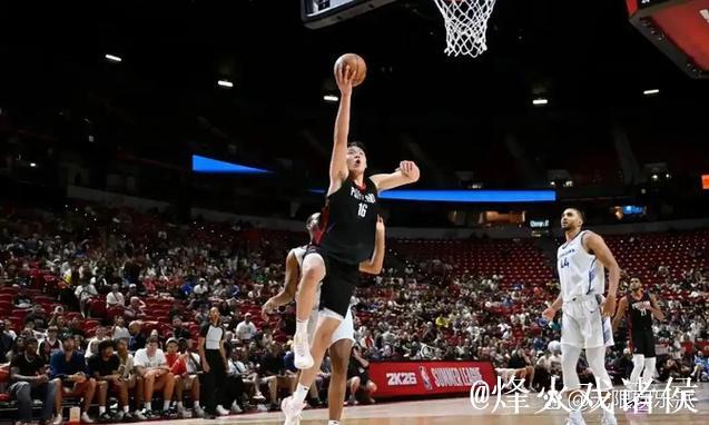 中规中矩!科林斯全场10投5中,得到10分2篮板1助攻1盖帽 中规中矩!科林斯全场10投5中,得到10分2篮板1助攻1盖帽