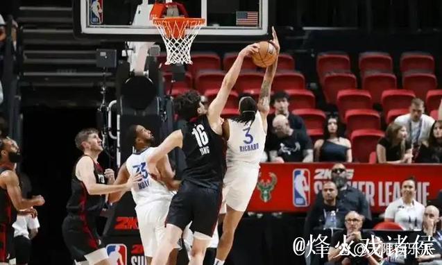 中规中矩!科林斯全场10投5中,得到10分2篮板1助攻1盖帽 中规中矩!科林斯全场10投5中,得到10分2篮板1助攻1盖帽