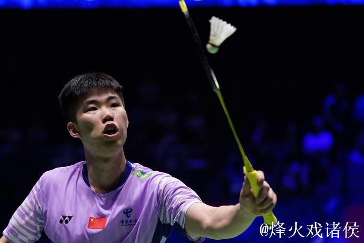 翁泓阳轻松取胜 晋级羽毛球世锦赛男单次轮